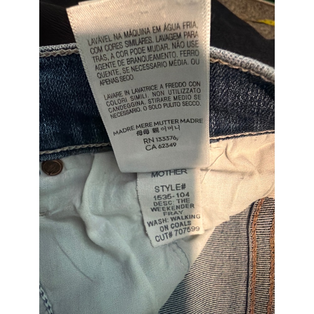 MOTHER The Weekender Fray Jeans Walking On Coals Blue Flare Raw Hem Size 33 - Picture 6 of 7